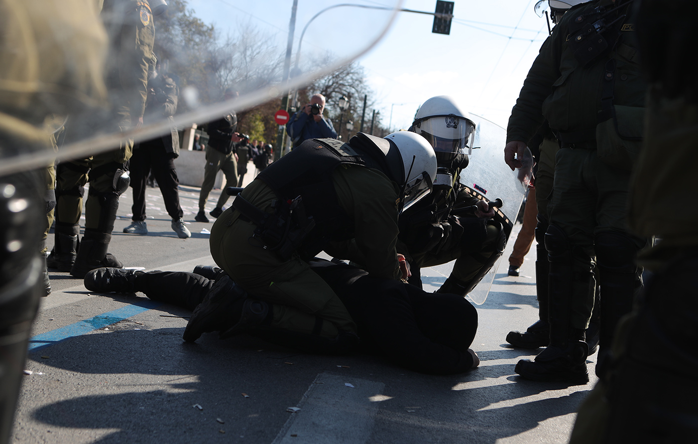 Τρία χρόνια από την τραγωδία των Τεμπών – Συλλαλητήρια σε όλη την Ελλάδα, ένταση στο Σύνταγμα
