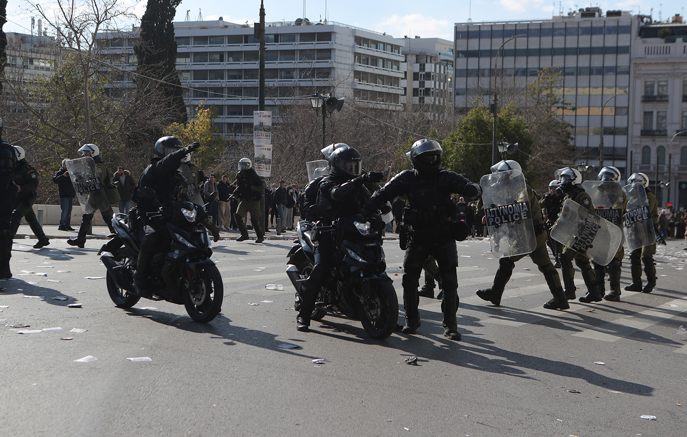 Τρία χρόνια από την τραγωδία των Τεμπών – Συλλαλητήρια σε όλη την Ελλάδα, ένταση στο Σύνταγμα