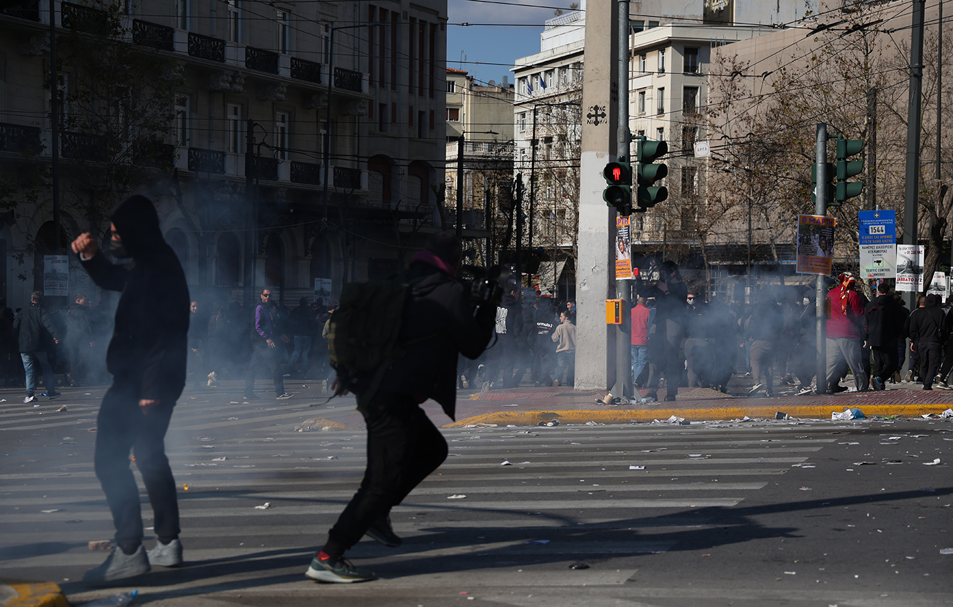 Τρία χρόνια από την τραγωδία των Τεμπών – Συλλαλητήρια σε όλη την Ελλάδα, ένταση στο Σύνταγμα