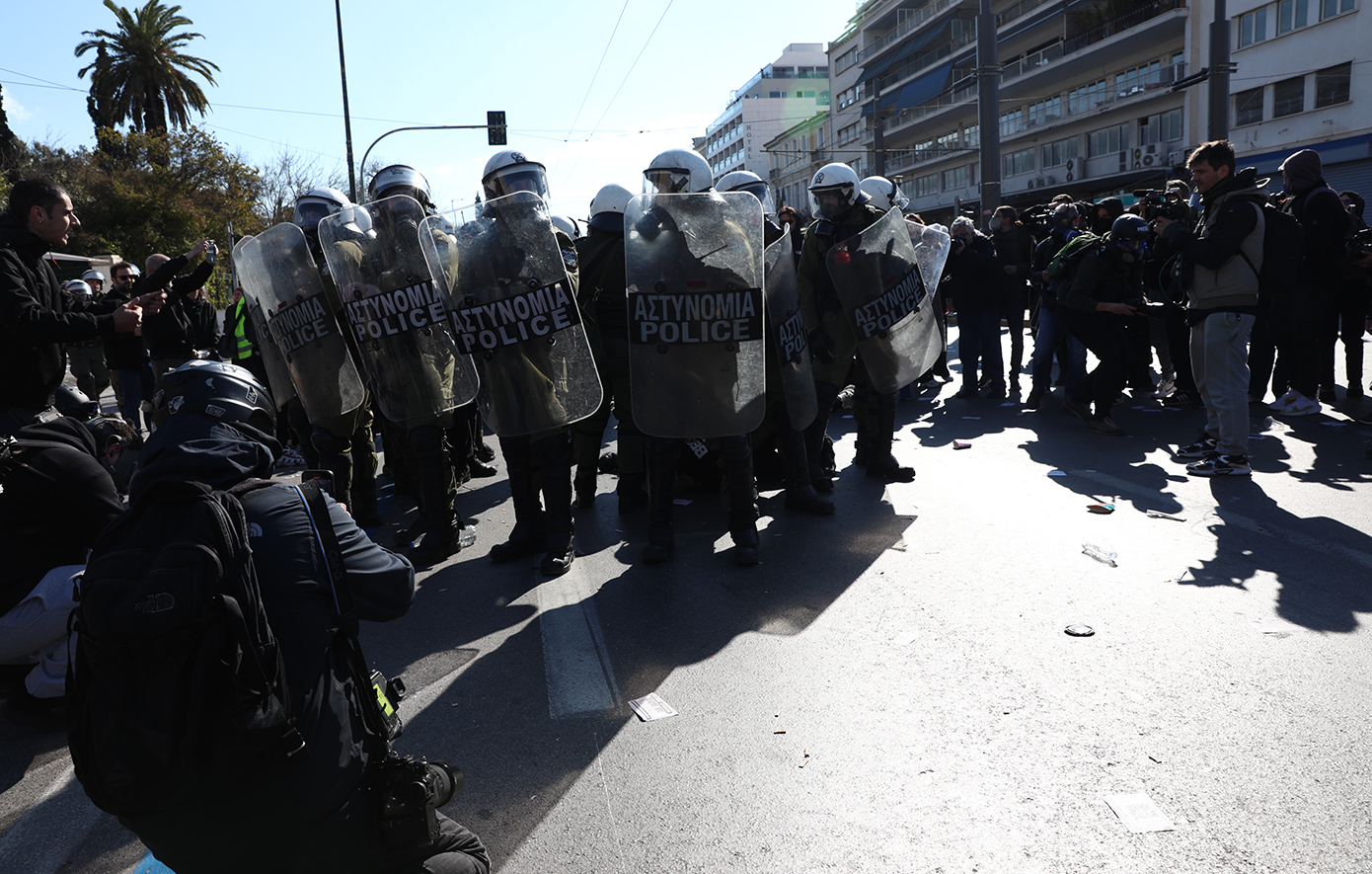 Τρία χρόνια από την τραγωδία των Τεμπών – Συλλαλητήρια σε όλη την Ελλάδα, ένταση στο Σύνταγμα