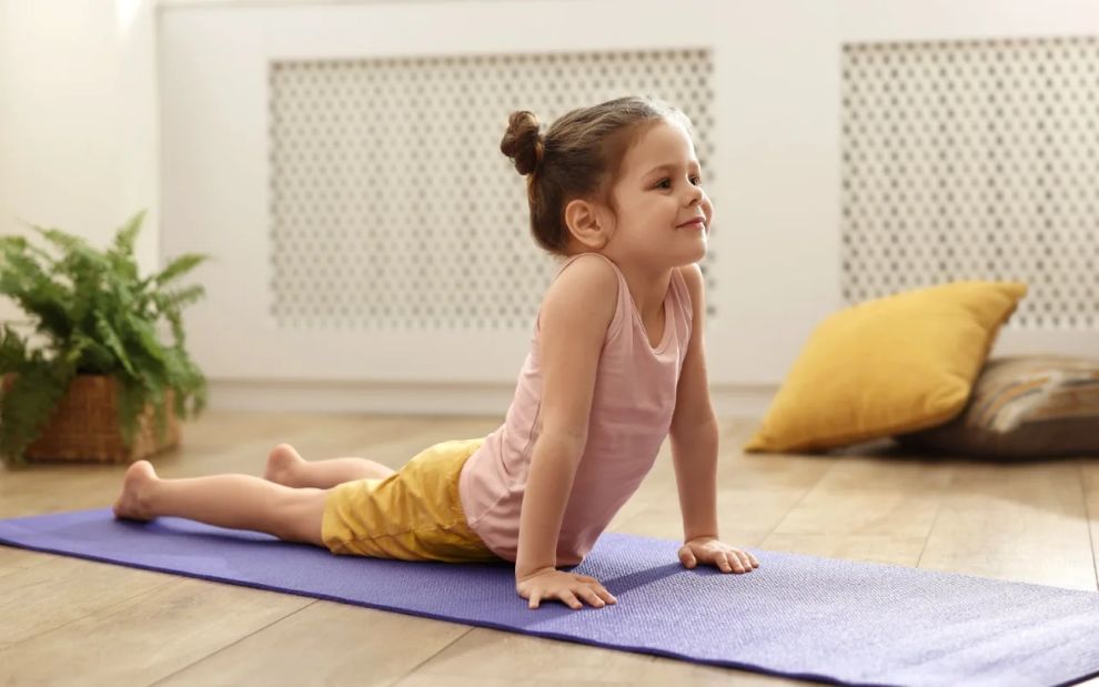 12 οφέλη της γιόγκα για το σώμα και την ψυχική υγεία του παιδιού