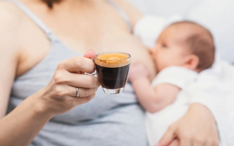Μπορώ να πίνω καφέ κατά την περίοδο του θηλασμού;