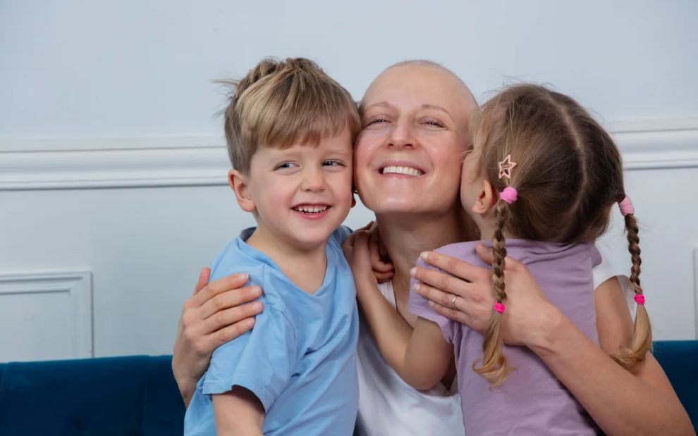 Μια συζήτηση καρδιάς: Πώς μιλάμε στα παιδιά για τον καρκίνο ανάλογα με την ηλικία τους