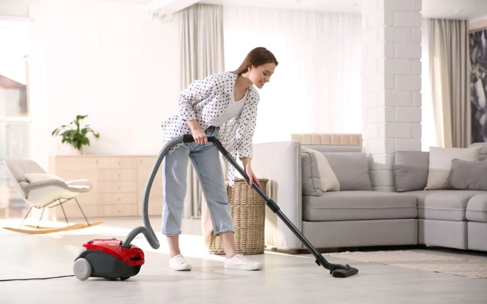 8 συνήθειες στην καθαριότητα του σπιτιού που οι ειδικοί λένε να «κόψεις» άμεσα