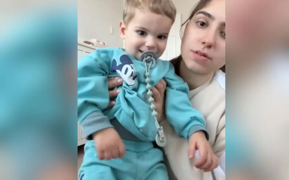 Μαμά προσπαθεί να κοιμίσει το μωρό κι η αντίδρασή του… κέρδισε 17 εκατ. views