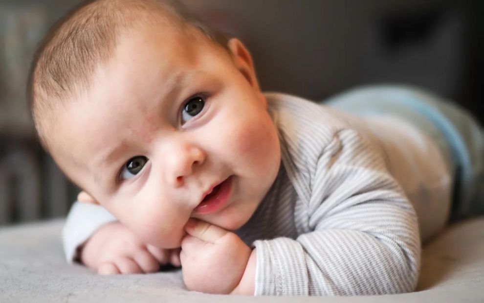 Λιώστε ελεύθερα: Αυτό το μωρό έχει τα πιο viral μαγουλάκια του κόσμου (video)