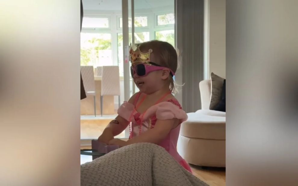 Νήπιο κάνει… royal είσοδο και το ίντερνετ κλαίει από τα γέλια