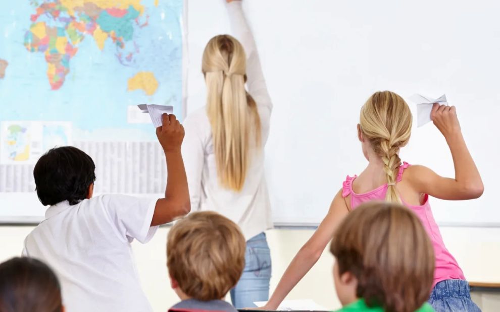 Γιατί το παιδί μου ακολουθεί τους συμμαθητές με κακή συμπεριφορά;