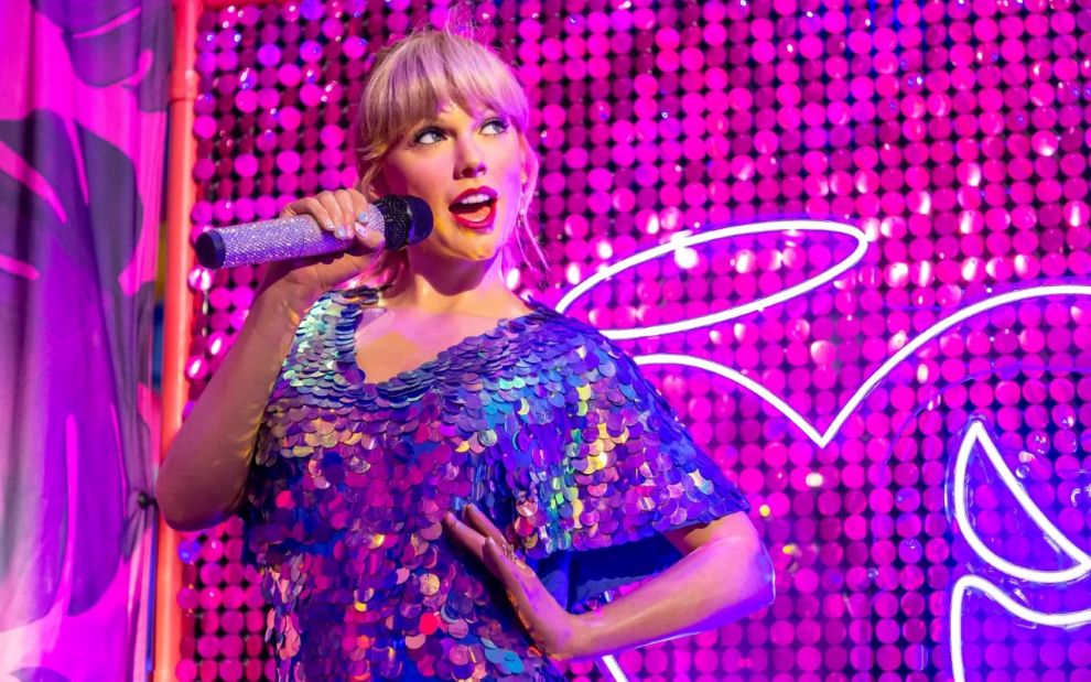 Ψάχνετε όνομα για το μωρό; Η Taylor Swift έχει μερικές… ελληνικές προτάσεις στα τραγούδια της