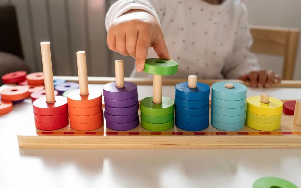 Τα πρώτα χρώματα που ξεχωρίζει το μωρό και πώς επηρεάζουν την ανάπτυξή του