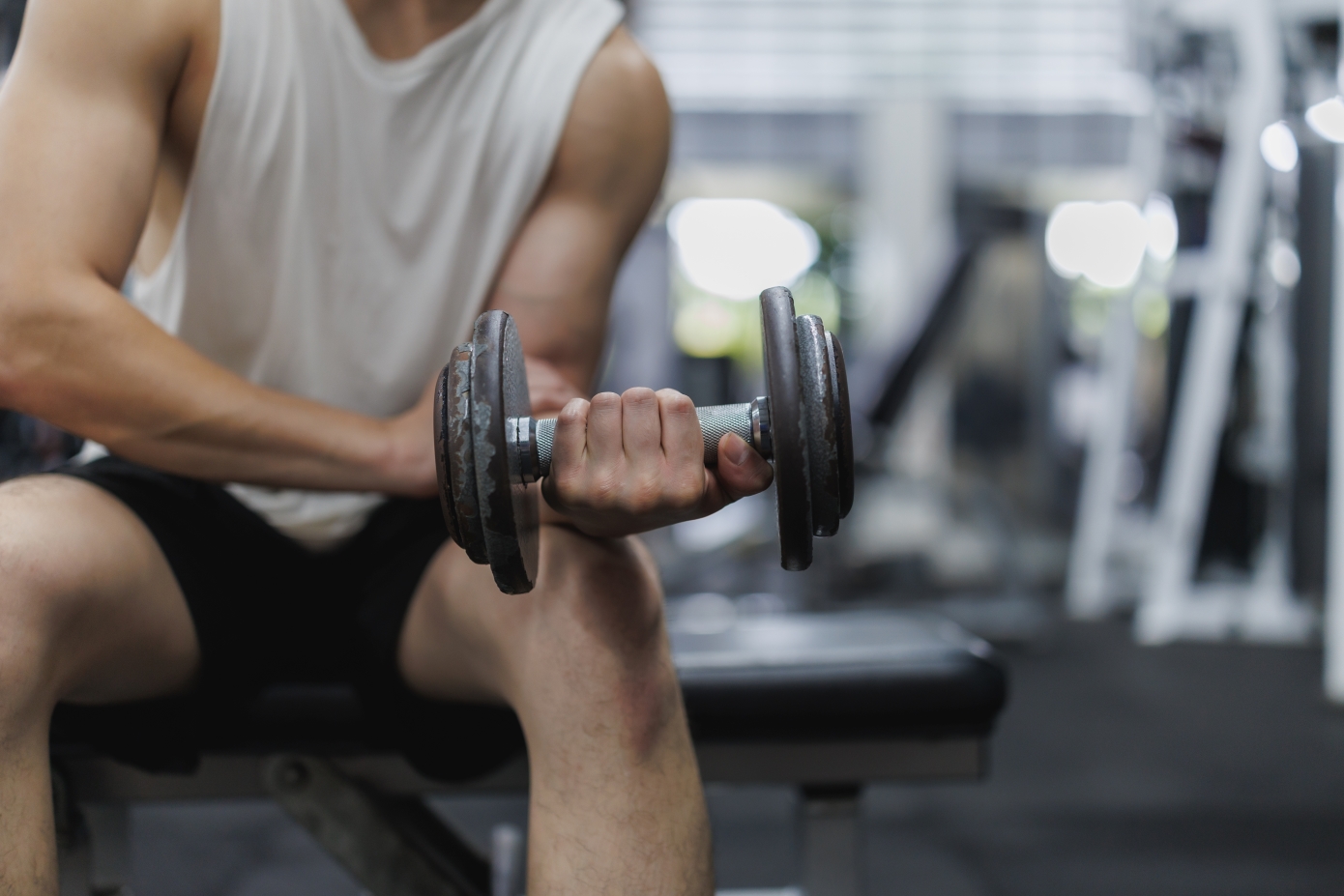 Πώς μπορείτε να δουλέψετε πραγματικά τους δικέφαλους για πιο δυνατά χέρια