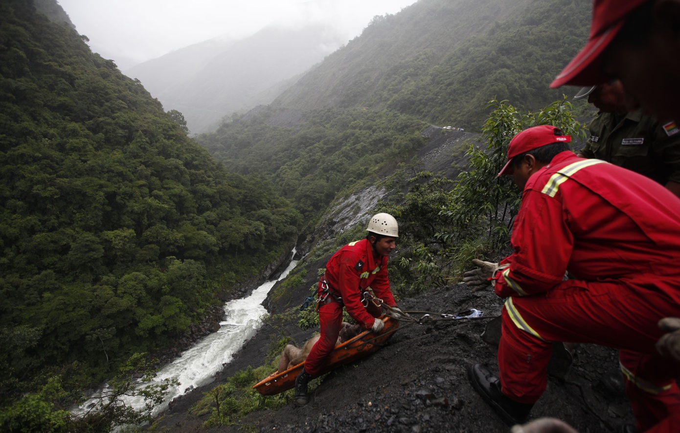 Τραγωδία σε επαρχιακό δρόμο της Βολιβίας: Λεωφορείο έπεσε σε γκρεμό 150 μέτρων – 14 νεκροί