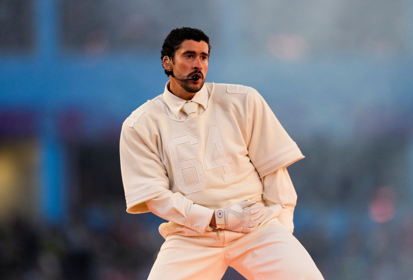 Tόσο καιρό αναρωτιόμαστε πως μυρίζει ο Bad Bunny: Τώρα πια ξέρουμε ποια αρώματα φοράει και είναι υπέροχα σαν τον ίδιο