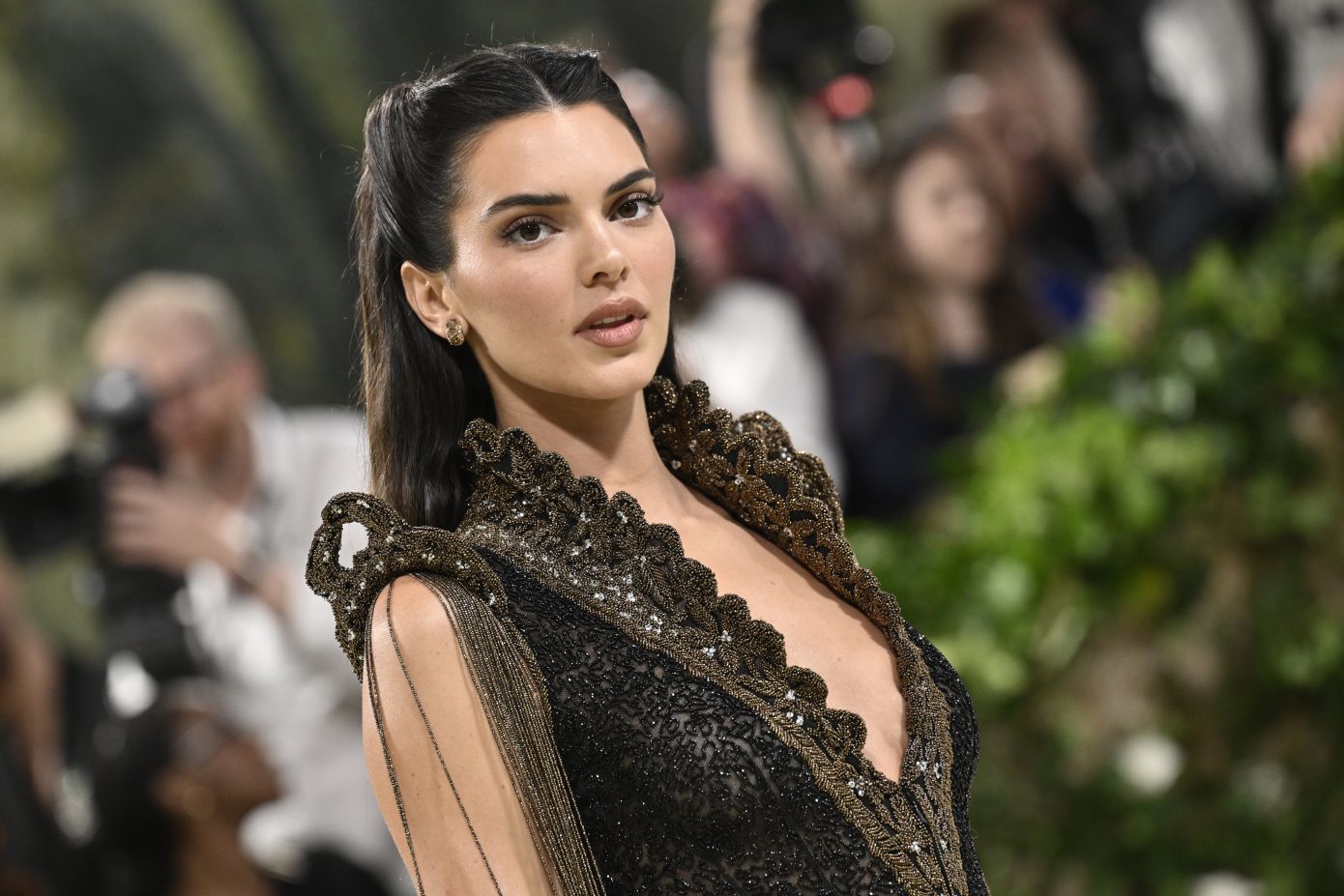 H Kendall Jenner με bleached φρύδια έγινε κυριολεκτικά αγνώριστη