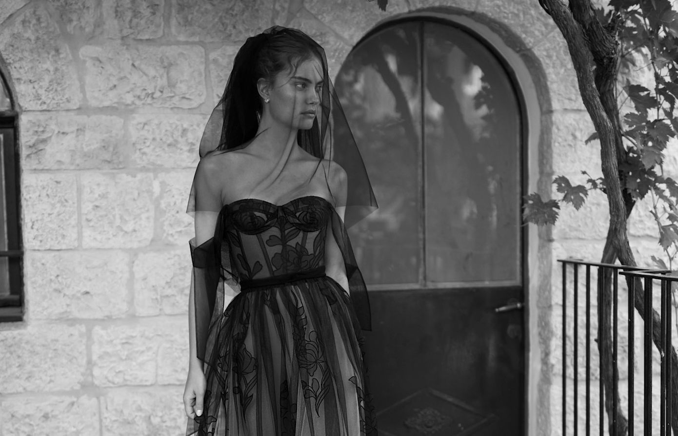 Φέτος οι νύφες δε φορούν λευκό: Η goth bridal αισθητική γίνεται η πιο τολμηρή τάση του 2026