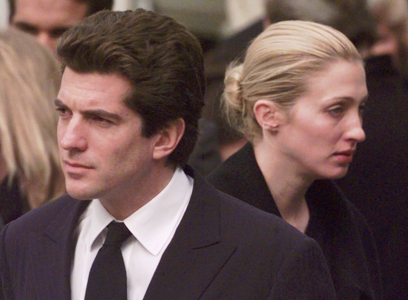 Carolyn Bessette‑Kennedy: Ποιό σπάνιο άρωμα φορούσε η αδικοχαμένη σύζυγος του JFK Junior;