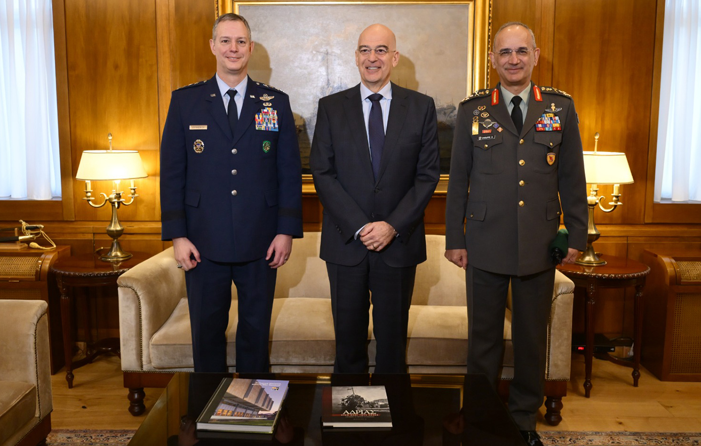 Συνάντηση Δένδια με τον ανώτατο διοικητή των ευρωπαϊκών δυνάμεων του ΝΑΤΟ &#8211; Στο επίκεντρο θέματα μετασχηματισμού της Συμμαχίας και η «Ατζέντα 2030»