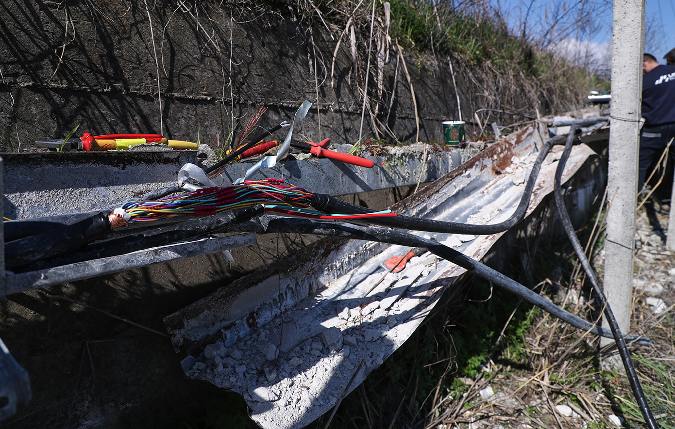 Δολιοφθορά στην τηλεδιοίκηση της γραμμής Αθήνα-Θεσσαλονίκη: «Έκοψαν τα καλώδια σε τρία σημεία, αλλά δεν τα πήραν»