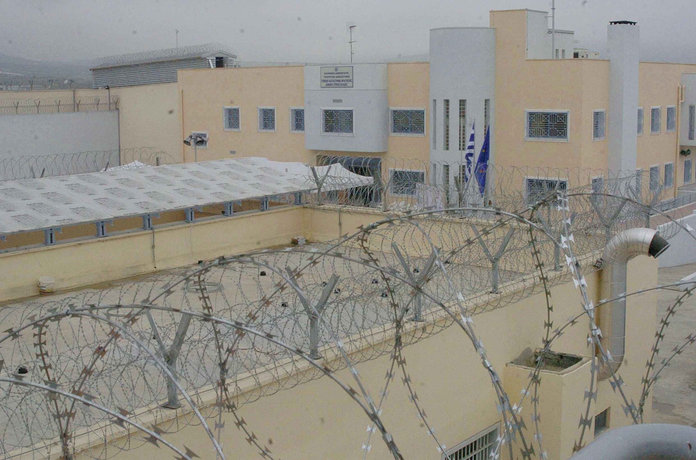 Νεκρός κρατούμενος στις φυλακές Δομοκού &#8211; Τον σκότωσε άλλος βαρυποινίτης την ώρα που προσπάθησε να πυροβολήσει τον αρχιφύλακα