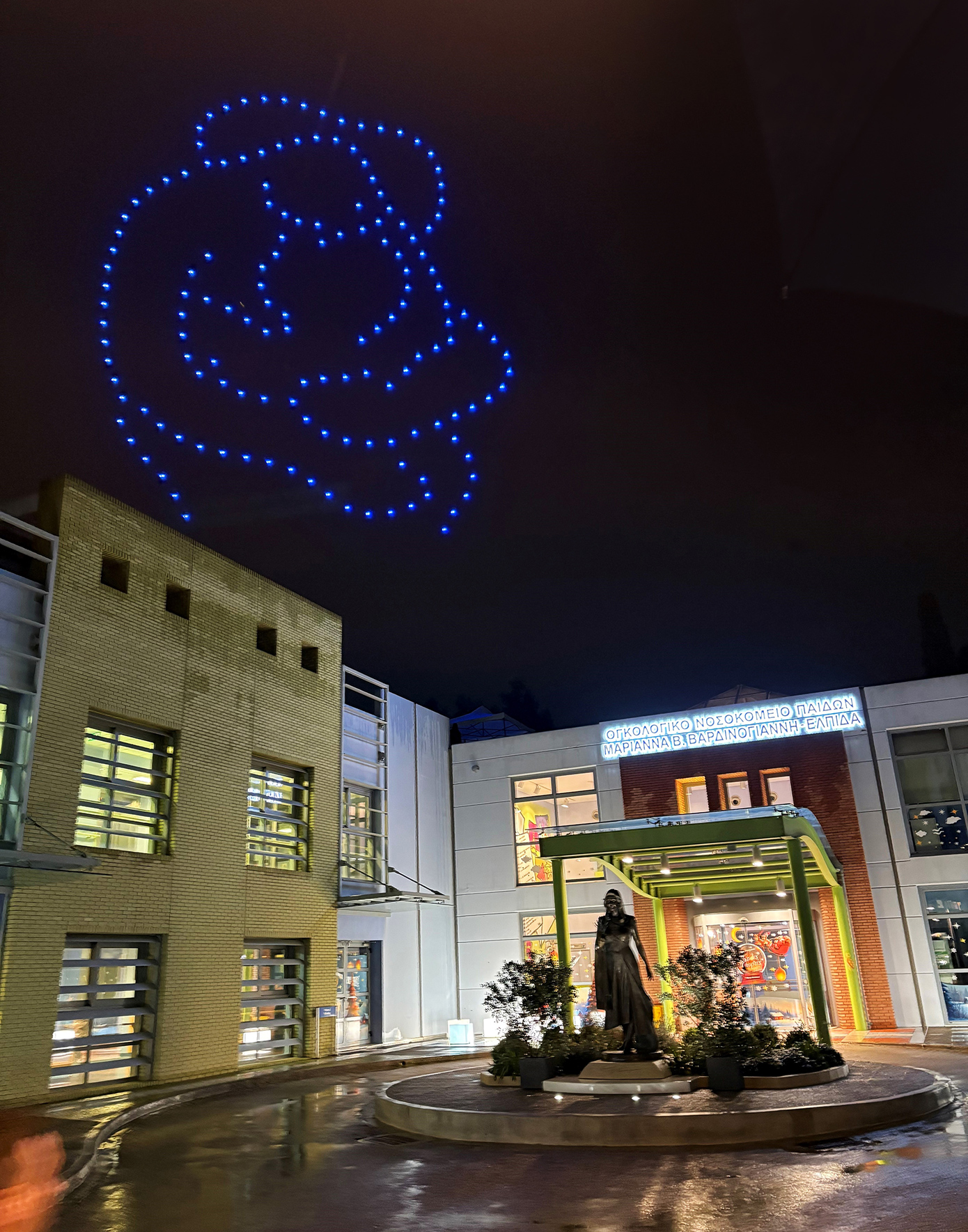 Μοναδικές εικόνες πάνω από το Ογκολογικό Νοσοκομείο Παίδων «Μαριάννα Β. Βαρδινογιάννη-ΕΛΠΙΔΑ»