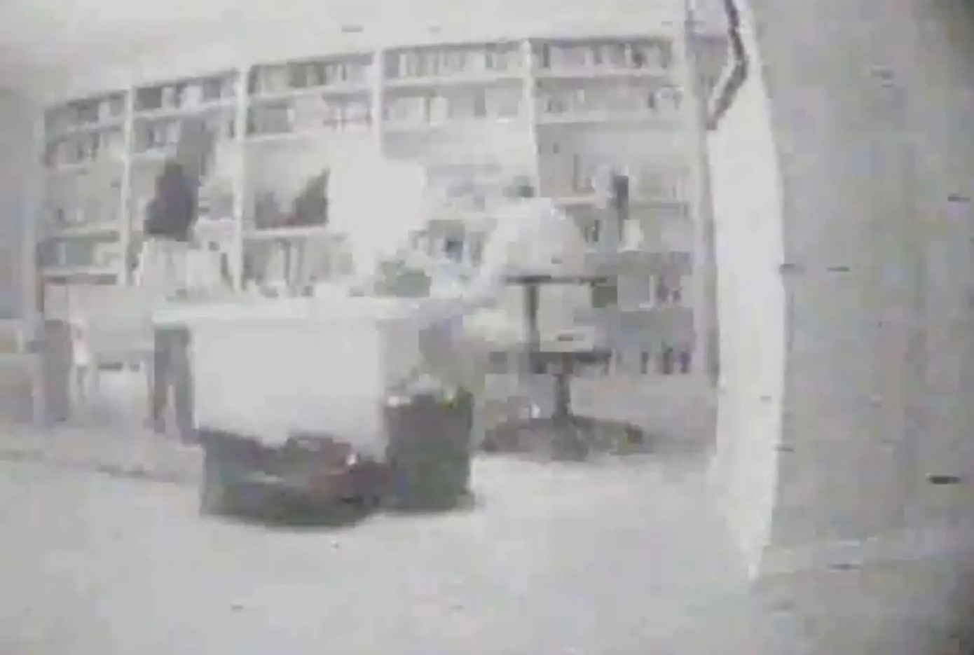 Κρυφή κάμερα στο σπίτι του Έπσταϊν καταγράφουν εικόνες από το γραφείο του στη Φλόριντα