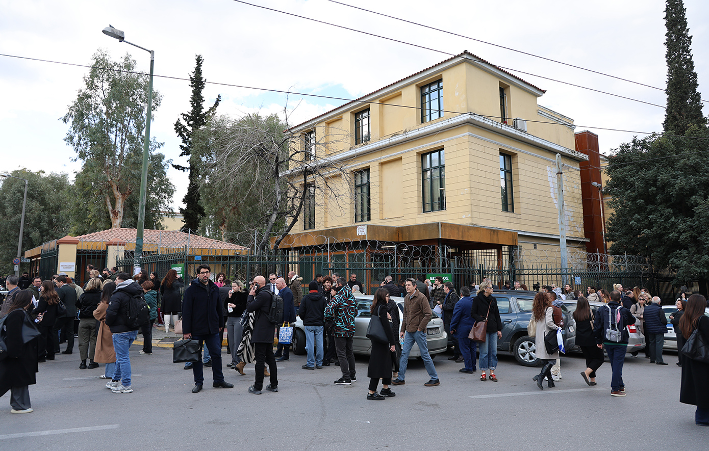 Συναγερμός έπειτα από τηλεφώνημα για βόμβα στην Ευελπίδων – Εκκενώθηκαν τα δικαστήρια