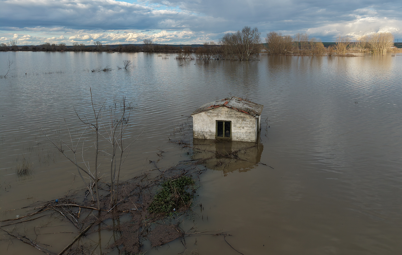 Παραμένει οριακή η κατάσταση στον Έβρο: Η στάθμη του νερού στο Πύθιο πλησίασε τα 6,5 μέτρα