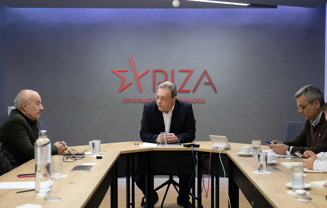 Φάμελλος κατά Μητσοτάκη: «Επιλογή της κυβέρνησης η ακρίβεια που γονατίζει τα νοικοκυριά»