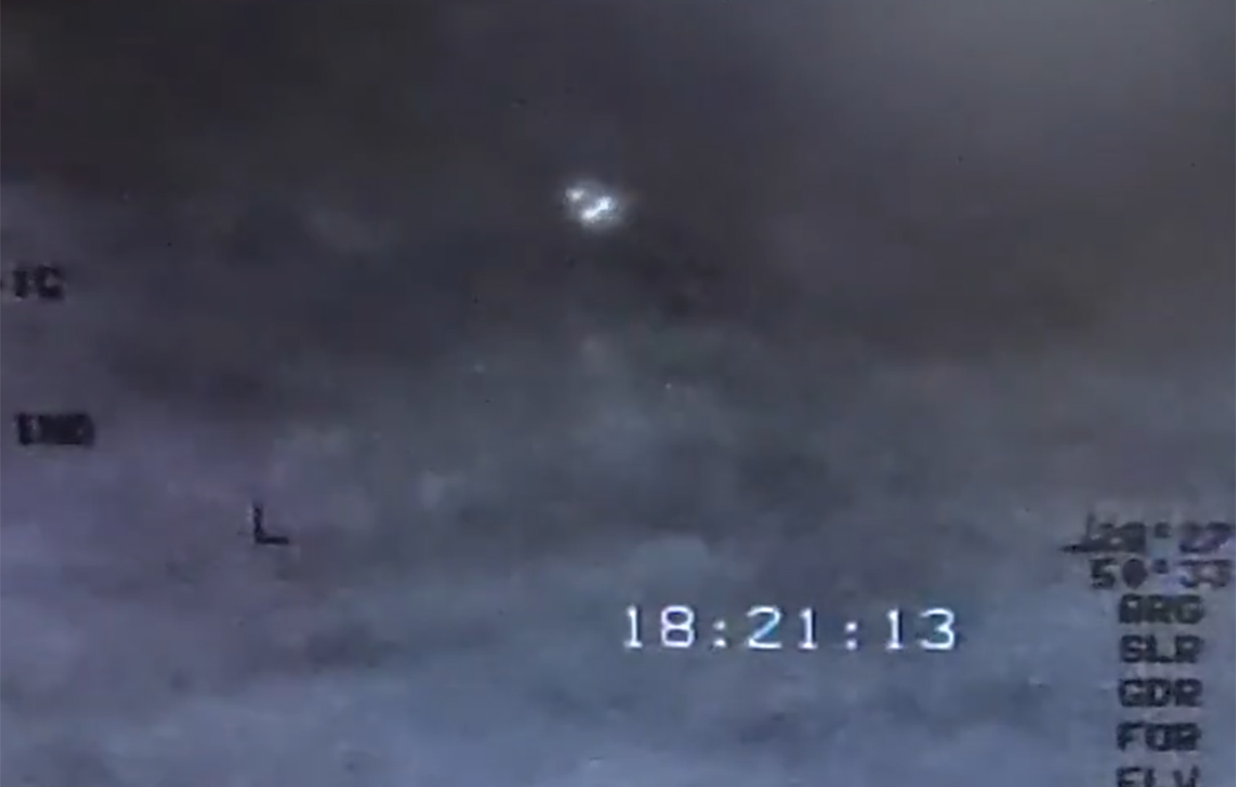 Πλάνα του αμερικανικού στρατού καταγράφουν πολλαπλά UFO σε μορφή «σφαιρών» να πετούν σε σχηματισμό πάνω από τον Περσικό Κόλπο
