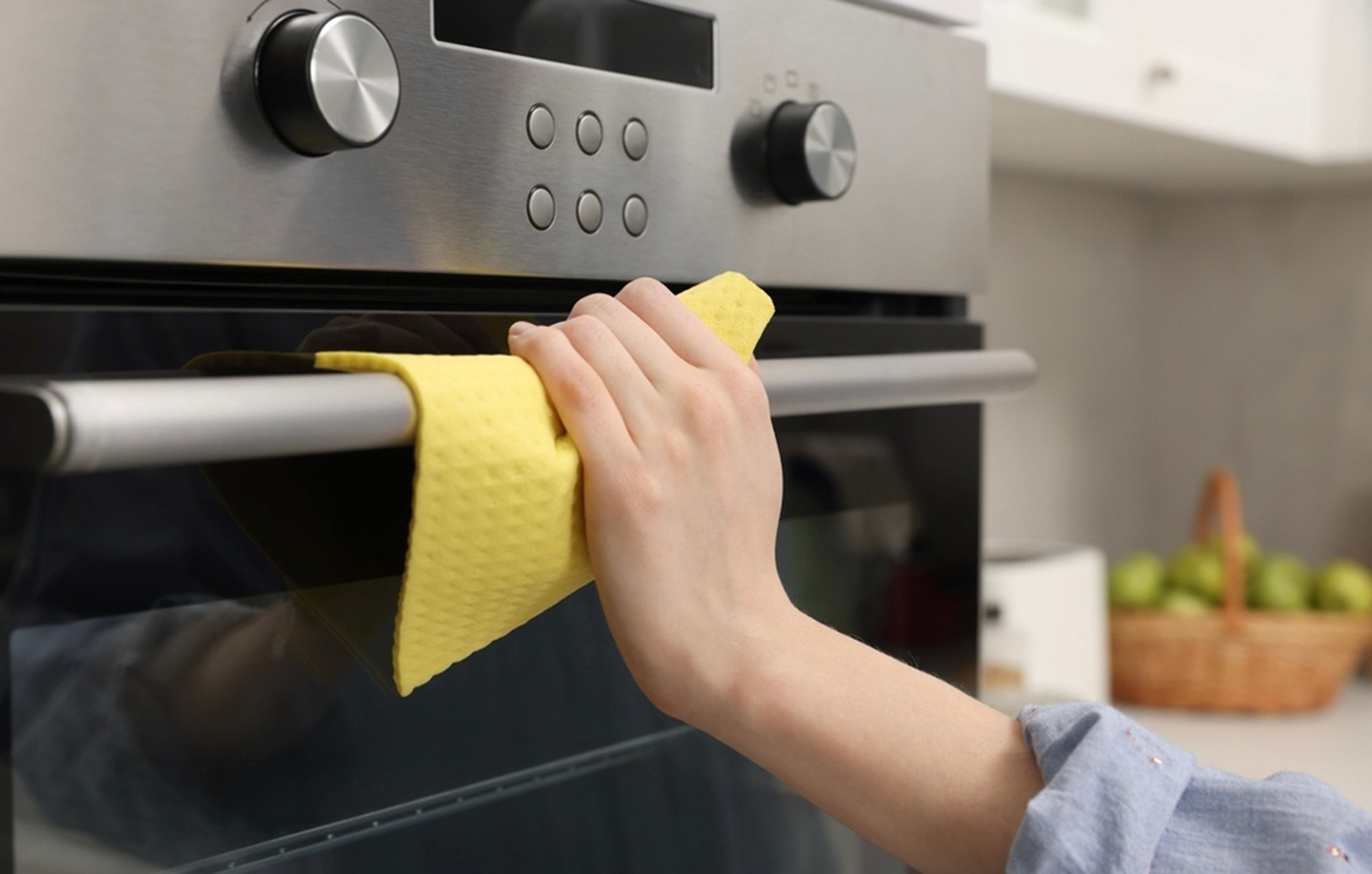 Πώς να καθαρίσετε τον φούρνο σας με ατμό