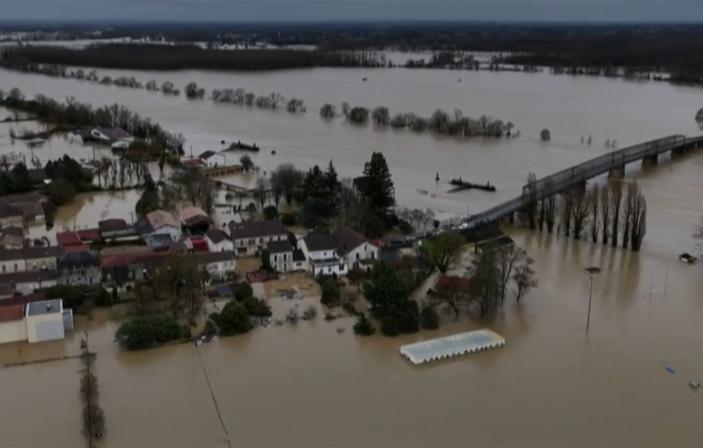 Πρωτοφανές φαινόμενο στη Γαλλία: Ρεκόρ 35 ημερών ασταμάτητης βροχής