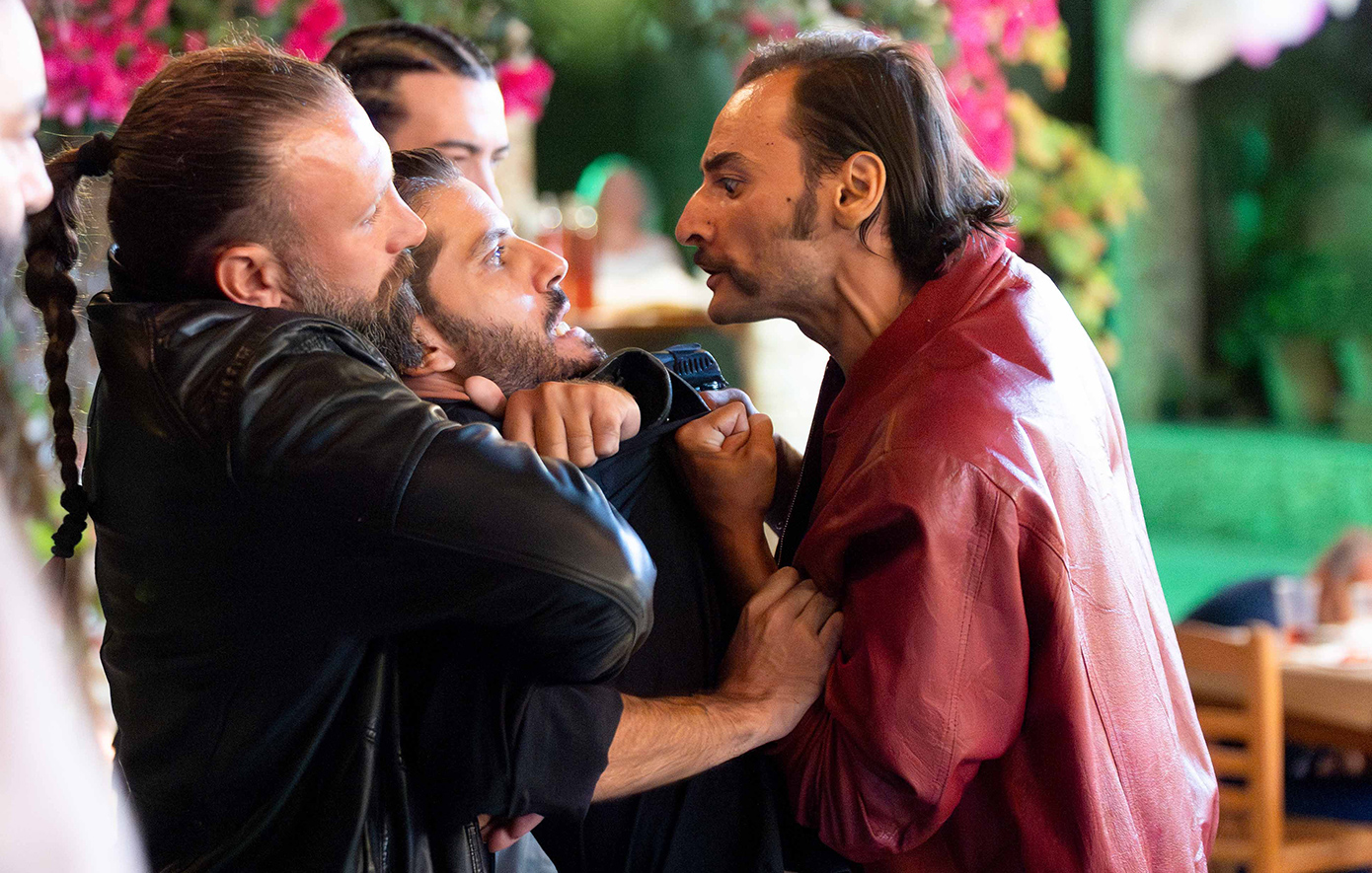 «Γιατί ρε πατέρα;»: Επιστρέφει απόψε στις 22:30 με νέα επεισόδια