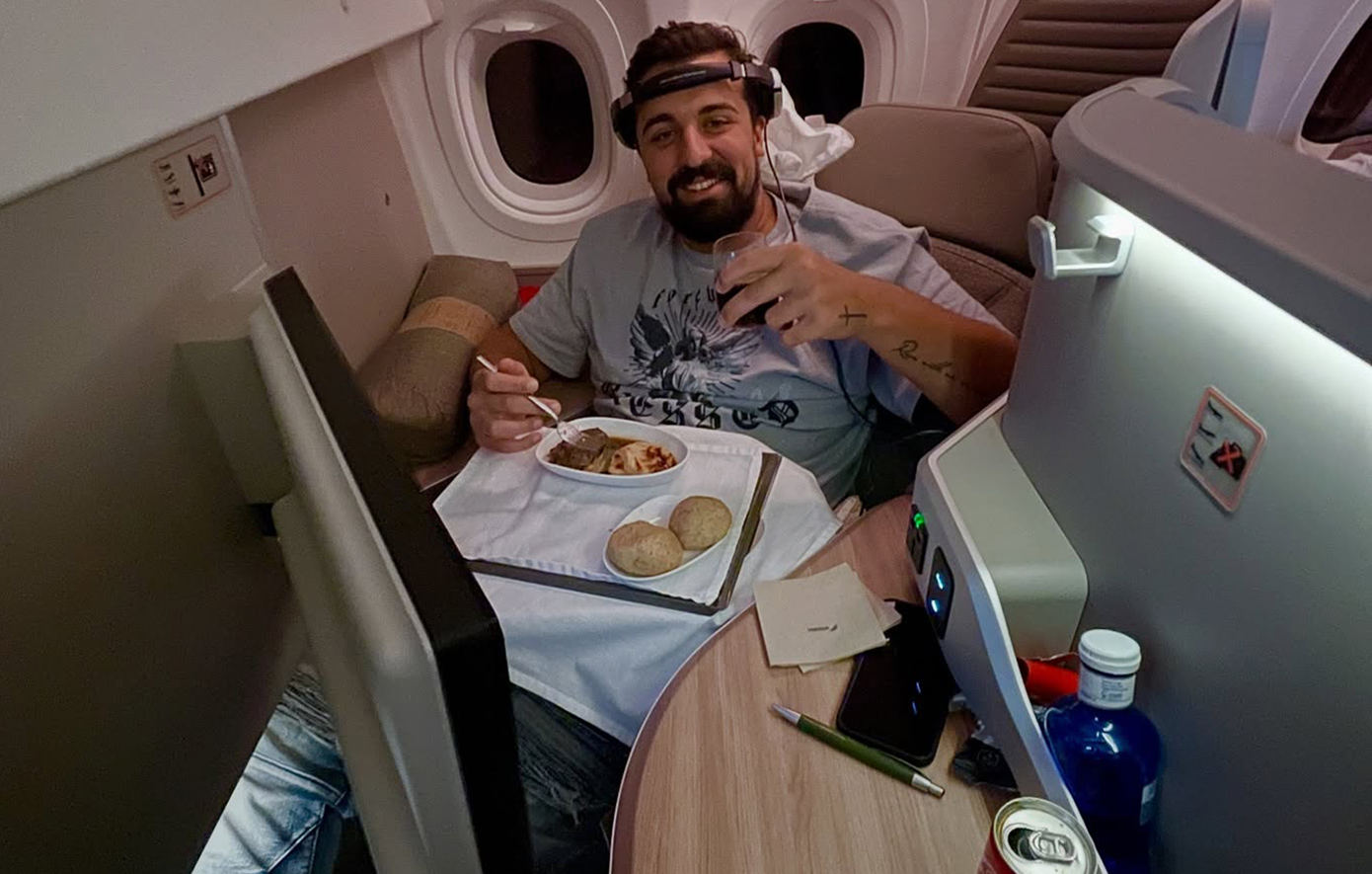 «Survivor»: Ο Gio επέστρεψε στην Ελλάδα μετά την οικειοθελή αποχώρηση &#8211; Η ανάρτηση μέσα από το αεροπλάνο