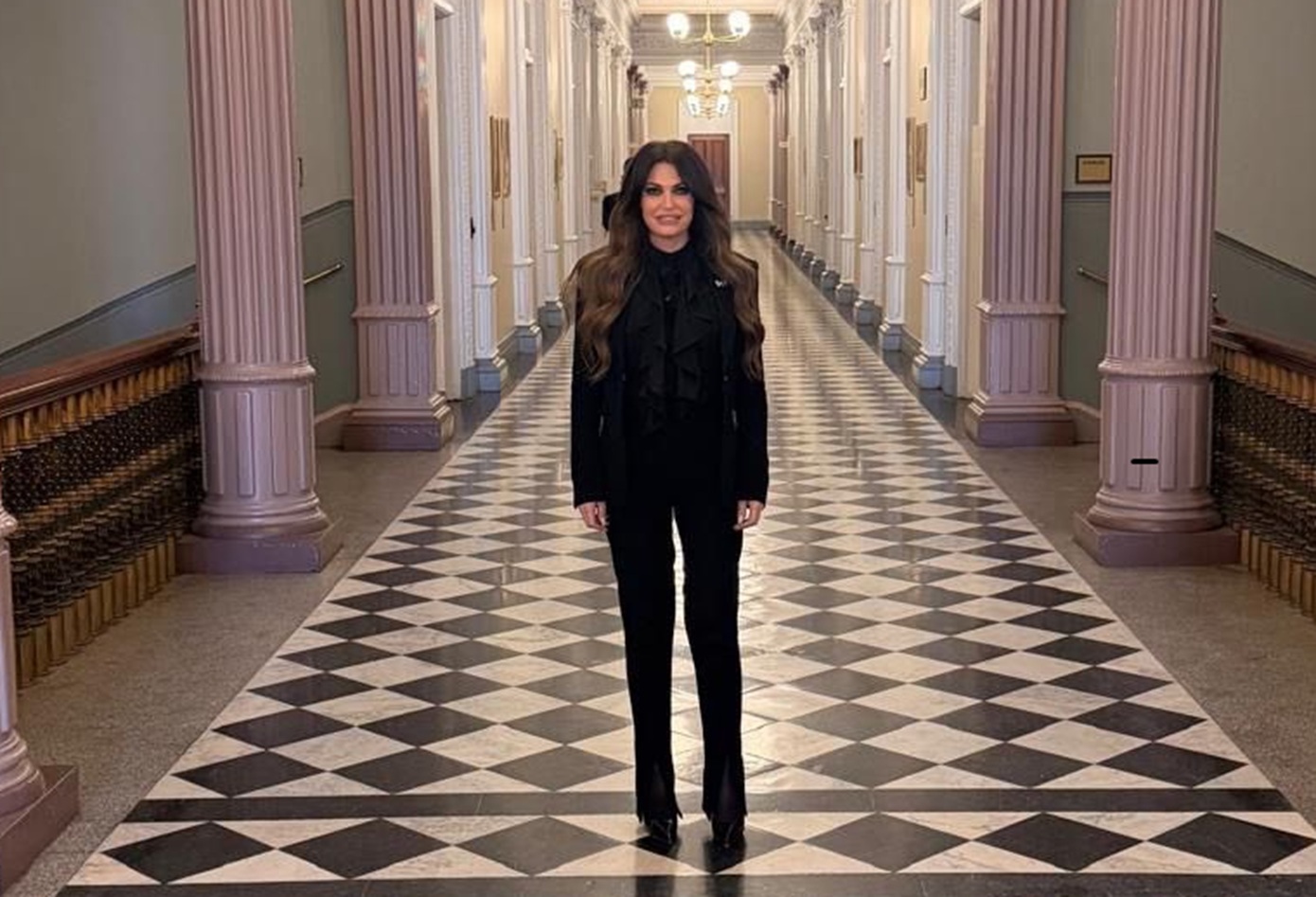 Στον Λευκό Οίκο η Κίμπερλι Γκιλφόιλ &#8211; Παρουσίασε την πρόοδο σχέσεων ΗΠΑ–Ελλάδας στον Τραμπ