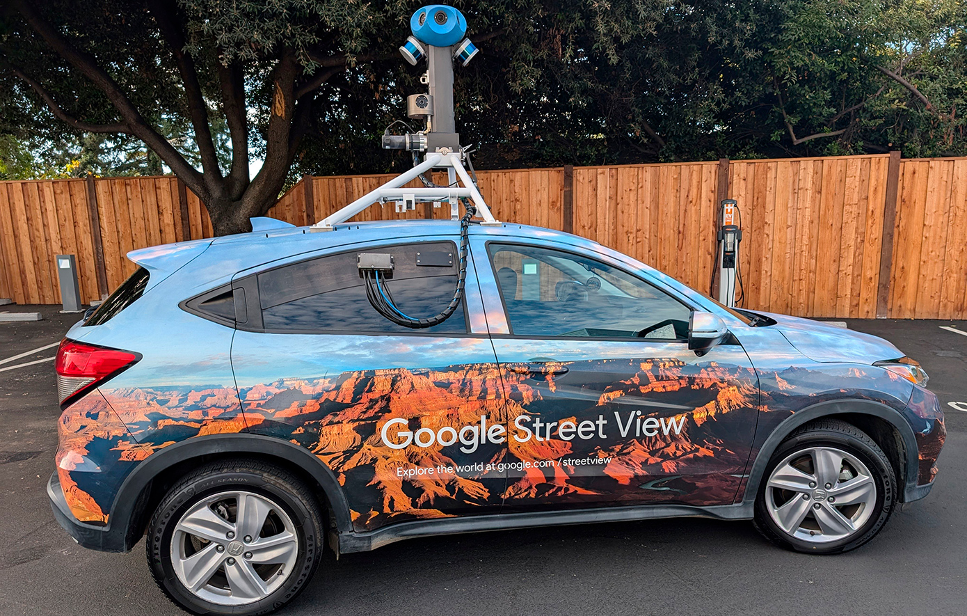 Οχήματα της Google βγαίνουν στους δρόμους της Ελλάδας – Δες πότε και πού θα σε «καταγράψουν»