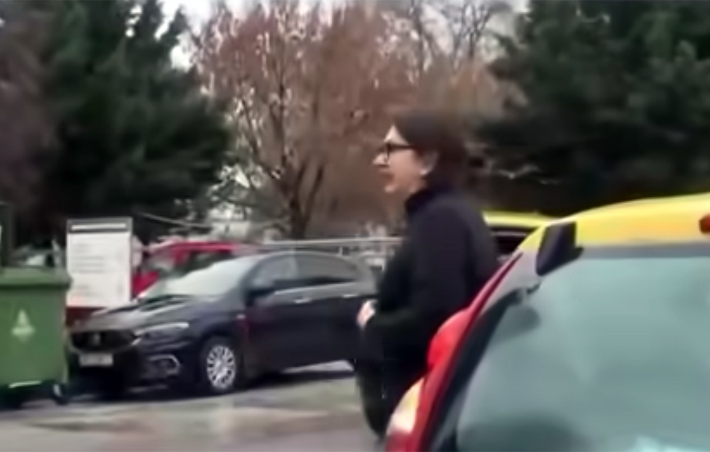 «Δεν ντρέπεστε λίγο, πέντε νεκρές γυναίκες» – Έντονες αποδοκιμασίες σε αυτούς που χειροκροτούσαν τον ιδιοκτήτη της «Βιολάντα»