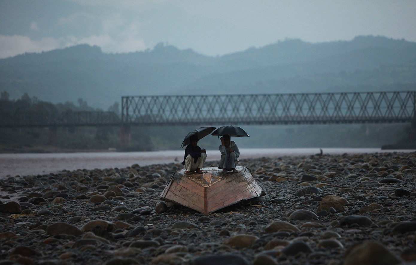 Τσενάμπ: Ο ποταμός που θα μπορούσε να προκαλέσει τον επόμενο αιματηρό πόλεμο και το βουβό δράμα στις όχθες του