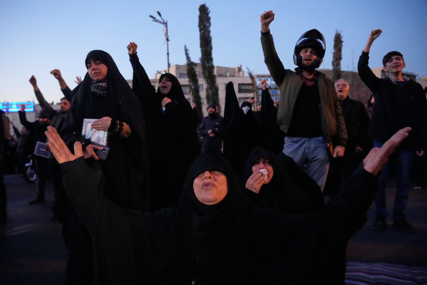 Liveblog: Πόλεμος Ισραήλ &#8211; ΗΠΑ στο Ιράν: 40 μέρες πένθος μετά τον θάνατο του Χαμενεΐ &#8211; Απειλούν οι Φρουροί της Επανάστασης