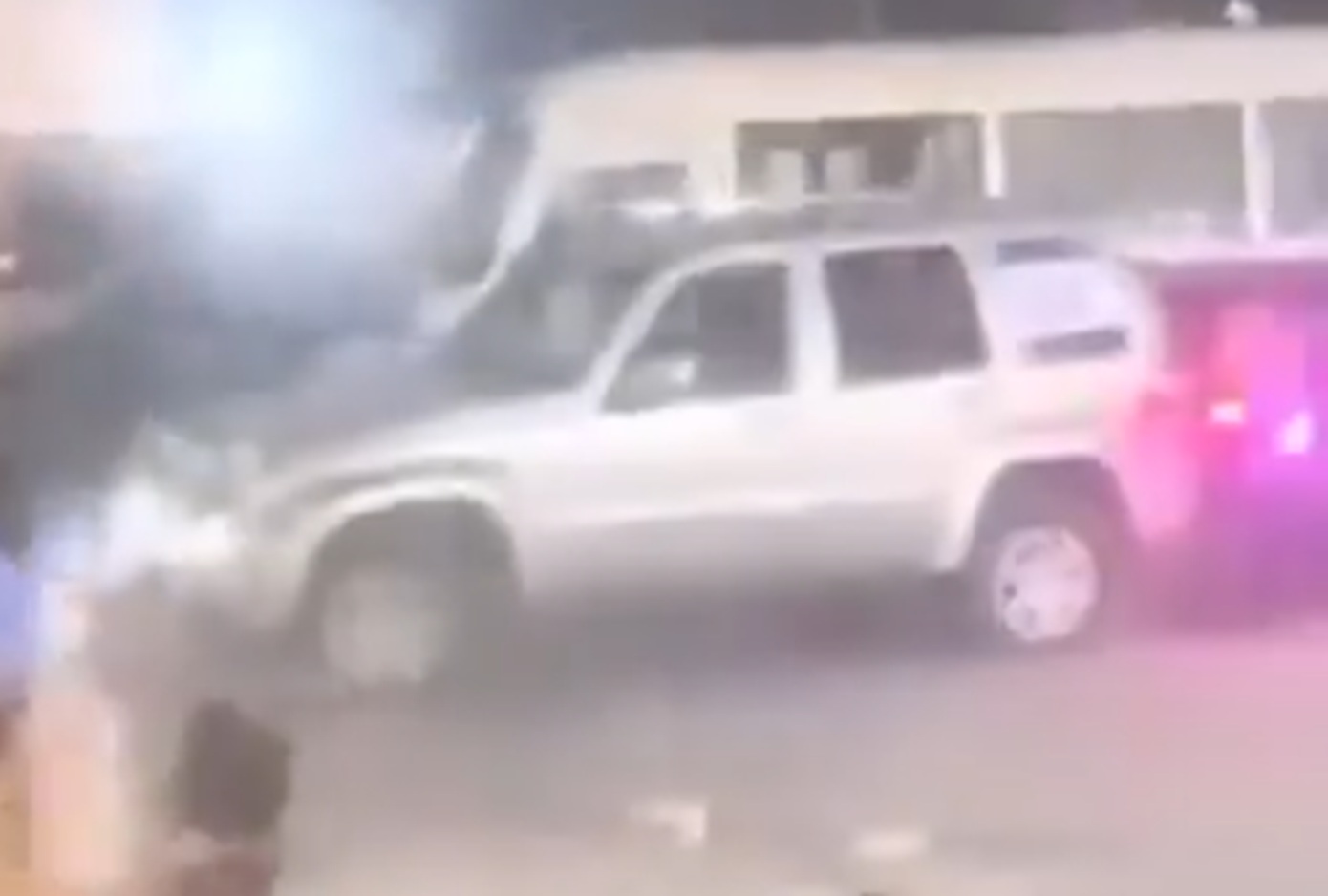 Τζιπ με ισραηλινές σημαίες εισέβαλε σε κατάστημα σε πολυσύχναστο δρόμο στην Αίγυπτο – Έξι τραυματίες