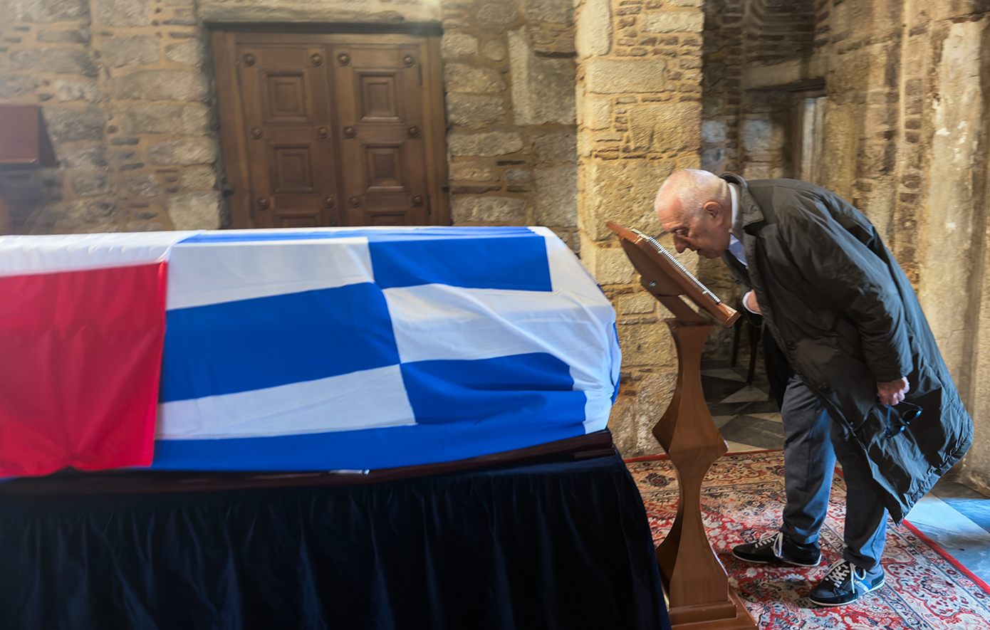 Στη Μητρόπολη Αθηνών το τελευταίο αντίο στη σπουδαία Ελένη Γλύκατζη-Αρβελέρ – Σε λαϊκό προσκύνημα η σορός της