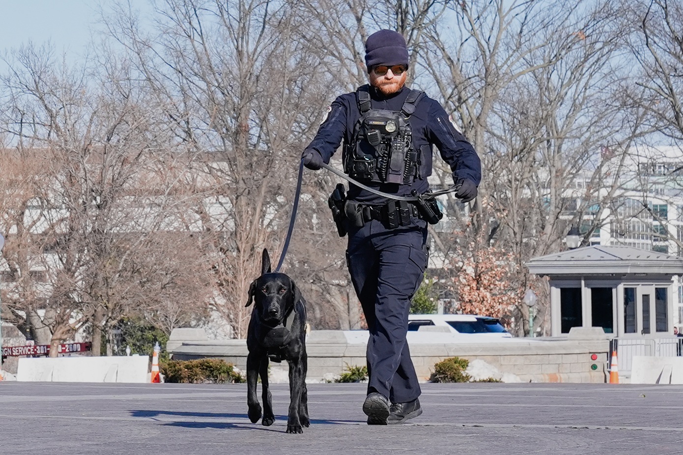 Σκηνές έντασης στην Ουάσιγκτον: Ένοπλος με καραμπίνα πλησίασε το Καπιτώλιο και συνελήφθη