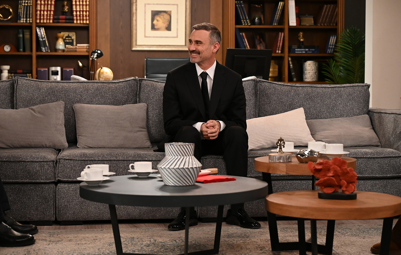 Ο Γιώργος Καπουτζίδης εισβάλλει απόψε στο "Σόι σου" Ο Γιώργος Καπουτζίδης εισβάλλει απόψε στο "Σόι σου"