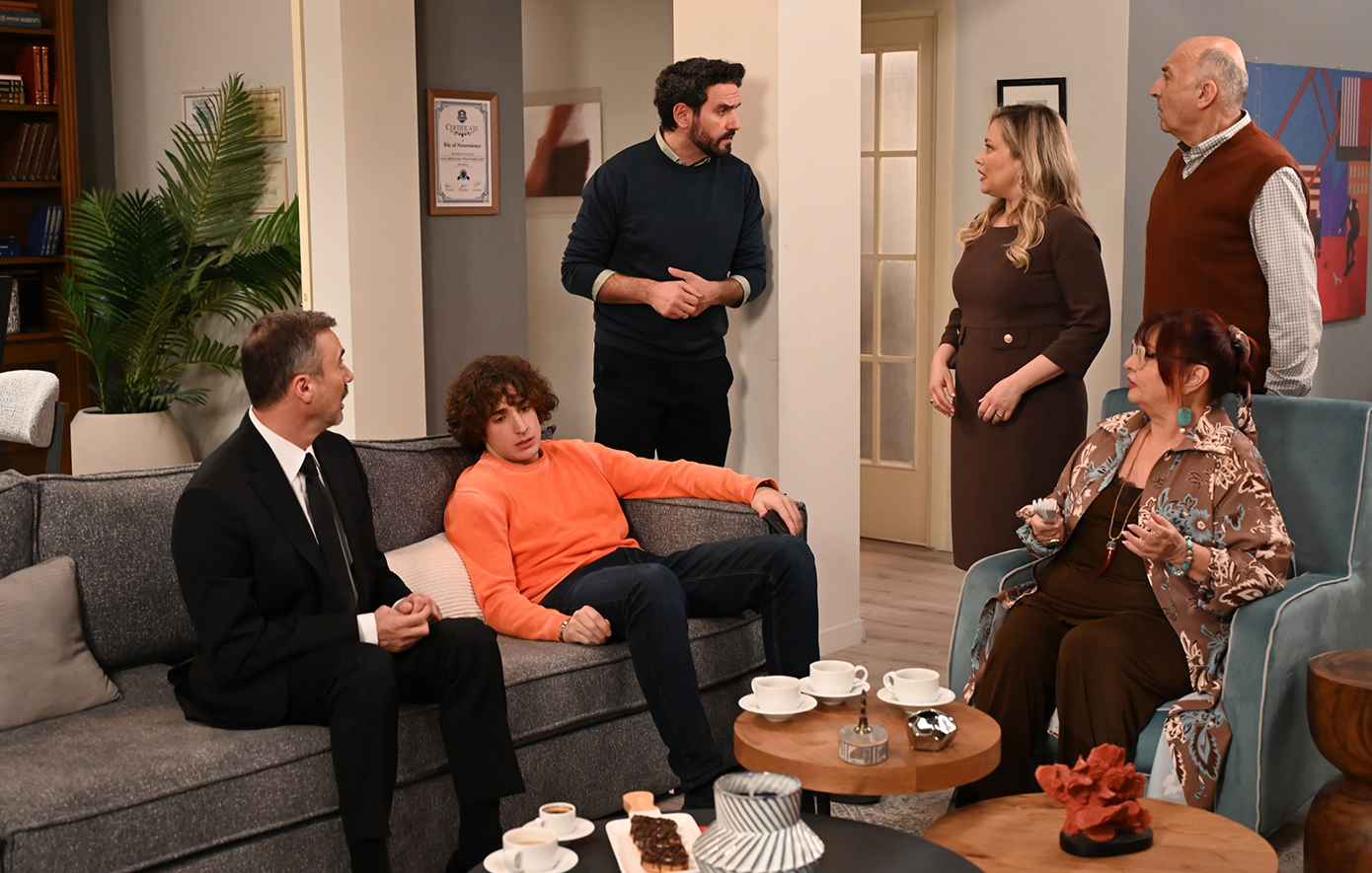 Ο Γιώργος Καπουτζίδης εισβάλλει απόψε στο "Σόι σου" Ο Γιώργος Καπουτζίδης εισβάλλει απόψε στο "Σόι σου"