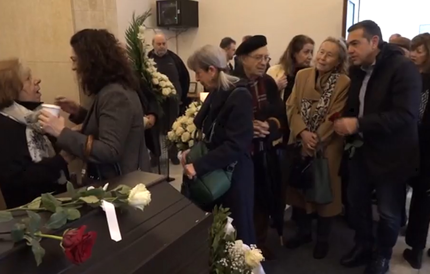 Το τελευταίο αντίο στον Αριστείδη Μανωλάκο – Στο Α&#8217; Νεκροταφείο Αθηνών η πολιτική κηδεία του