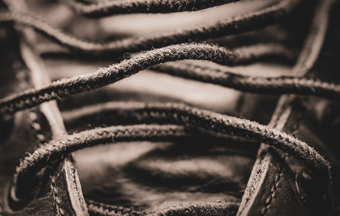 «Ο σατανικός πατέρας μου δολοφόνησε τη μαμά μου με ένα κορδόνι από μπότα και μου το ομολόγησε ψύχραιμα στην αυλή του σπιτιού μας»