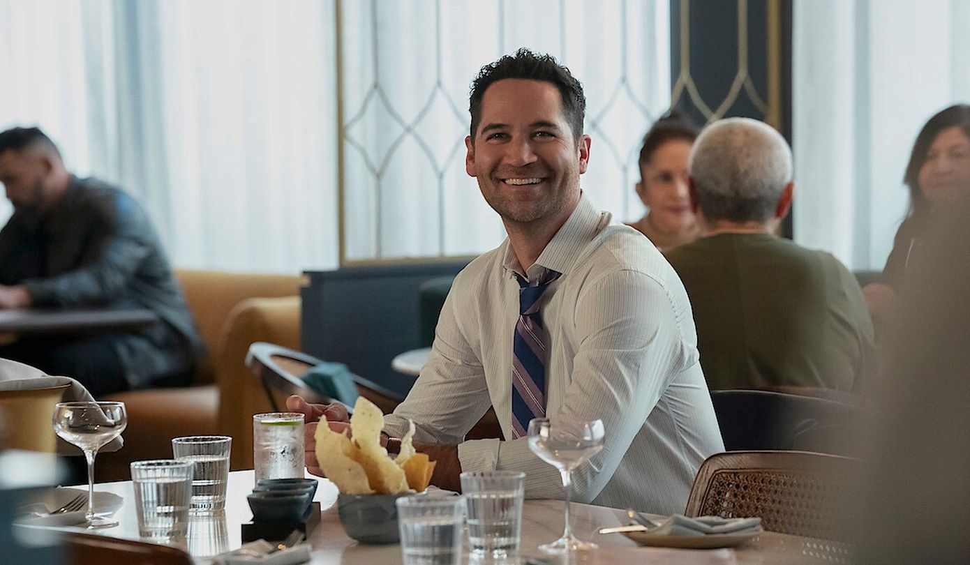 Το The Lincoln Lawyer επέστρεψε στο Netflix με μια καθηλωτική τέταρτη σεζόν που δεν σε αφήνει να κοιμηθείς