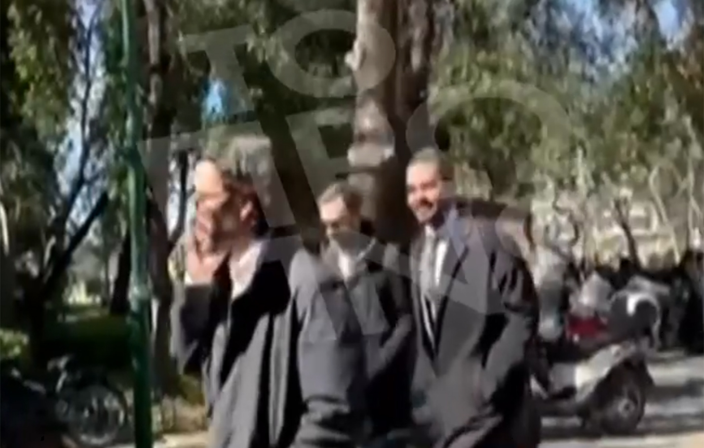 Έφτασε στην Ευελπίδων ο Χρήστος Μάστορας &#8211; Ξεκινά η δίκη του τραγουδιστή για οδήγηση υπό την επήρεια αλκόολ