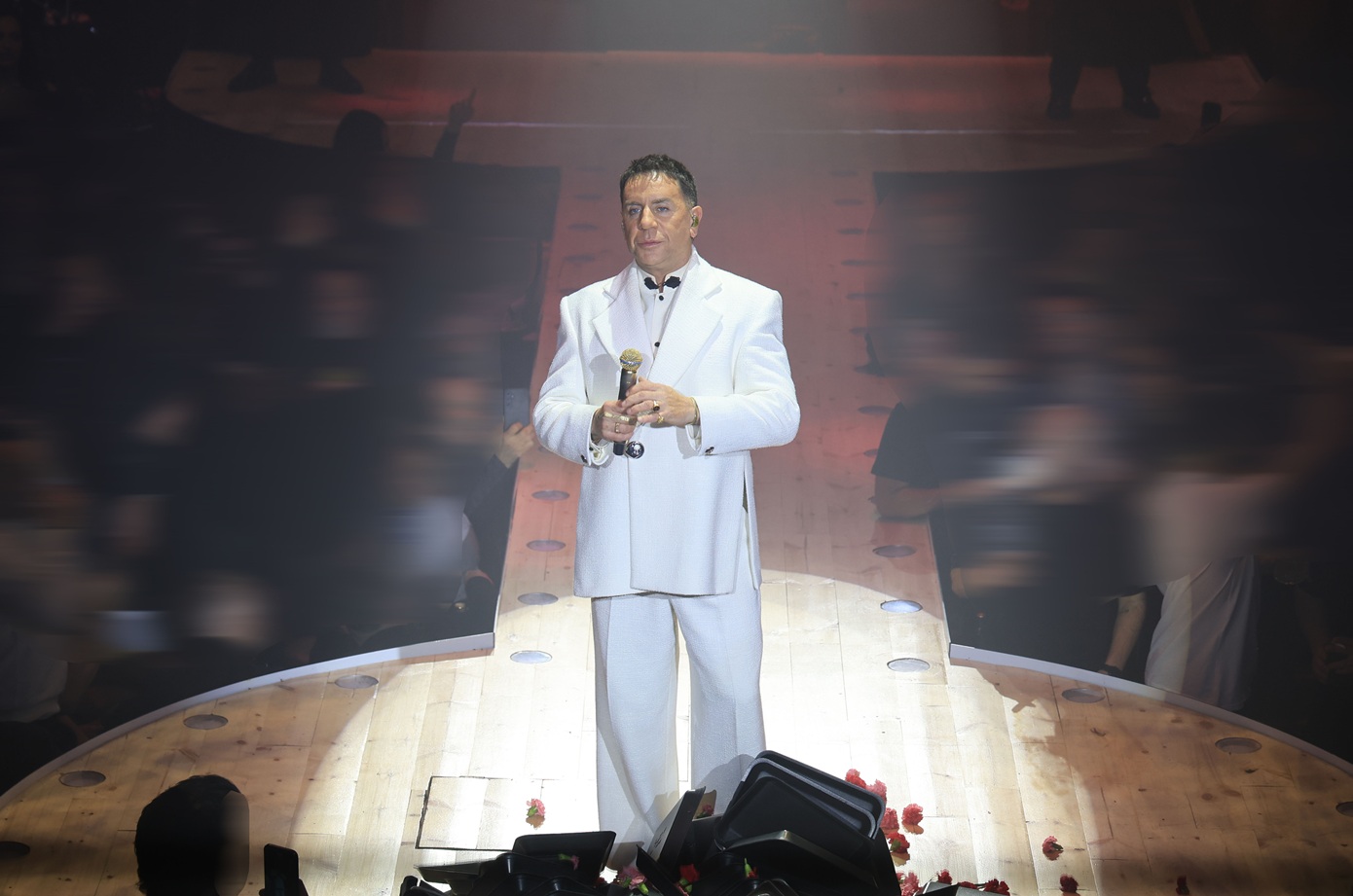 Γιώργος Μαζωνάκης: Χειρουργήθηκε με επιτυχία ο τραγουδιστής – Η πρώτη επίσκεψη στο νοσοκομείο μετά την επέμβαση