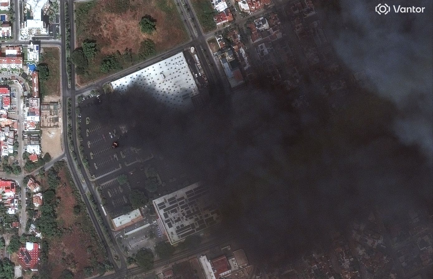 «Σαν ζώνη πολέμου, υπήρχαν φωτιές παντού»: Ντόπιοι και τουρίστες περιγράφουν τις ταραχές στο Μεξικό μετά την εξόντωση του «Ελ Μέντσο»