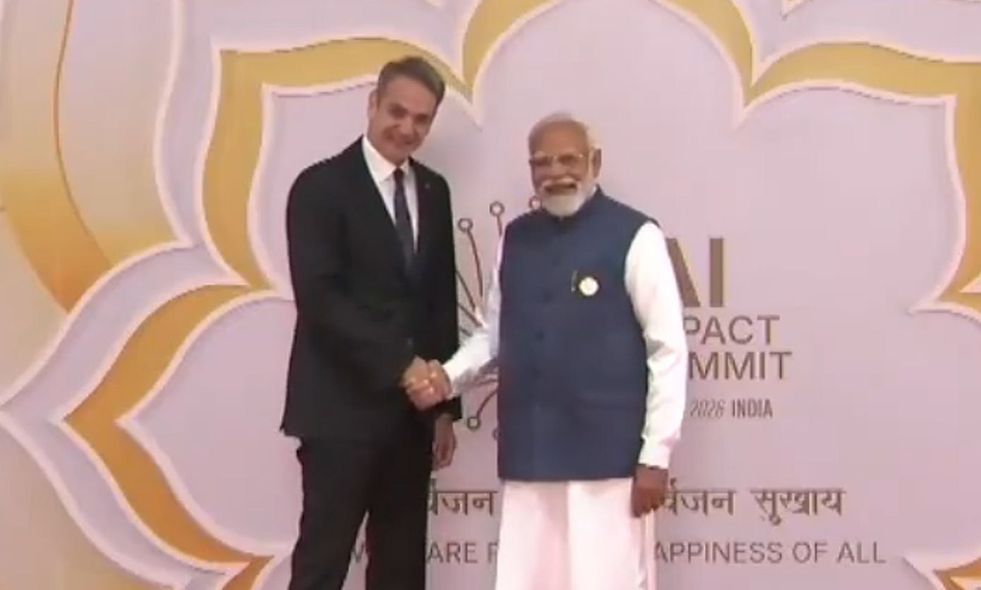 Στην Ινδία ο Κυριάκος Μητσοτάκης &#8211; Θερμή υποδοχή από τον Ναρέντρα Μόντι, δείτε βίντεο